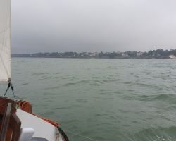 Direction Pointe St Gildas - temps gris pluie fine